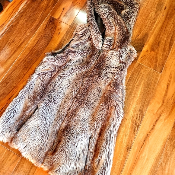 RUE 21 Faux Fur Zippered Hooded Vest - Size S/M - Picture 8 of 10